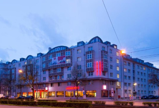 Hotel Leonardo Munich---Carbon steel clamping system